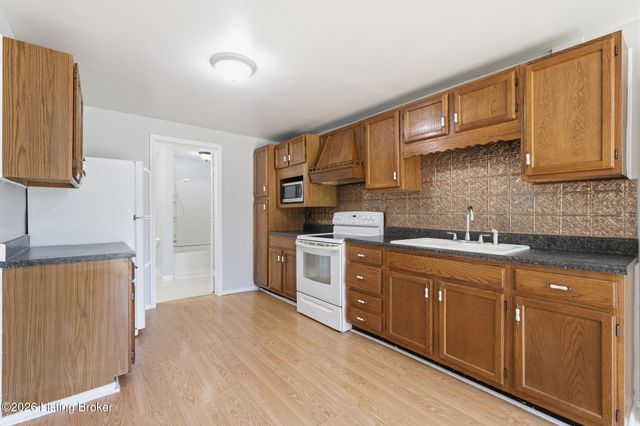 4315 Stoltz Ct, Louisville, KY 40215