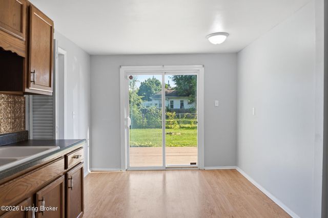 4315 Stoltz Ct, Louisville, KY 40215