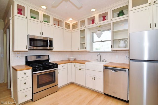 1257 Giel Avenue, Lakewood, OH 44107
