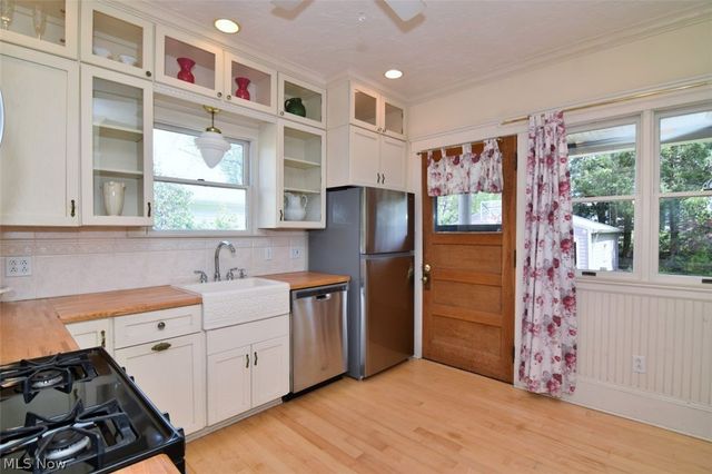 1257 Giel Avenue, Lakewood, OH 44107
