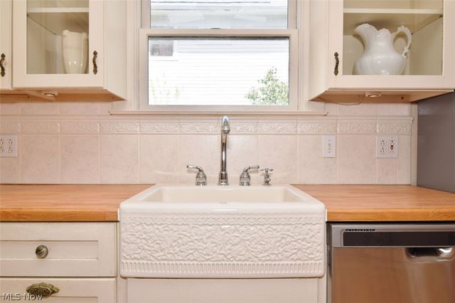 1257 Giel Avenue, Lakewood, OH 44107