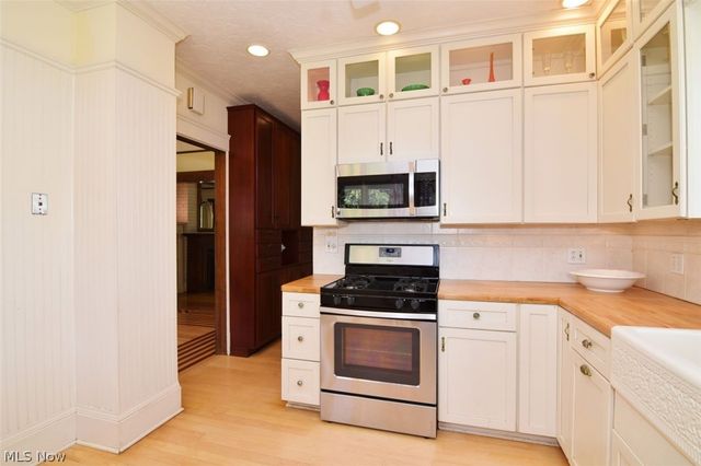 1257 Giel Avenue, Lakewood, OH 44107