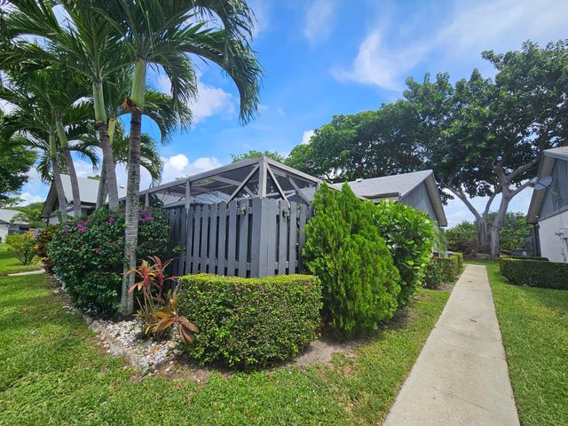 1104 SUMMIT TRAIL Circle D, West Palm Beach, FL 33415