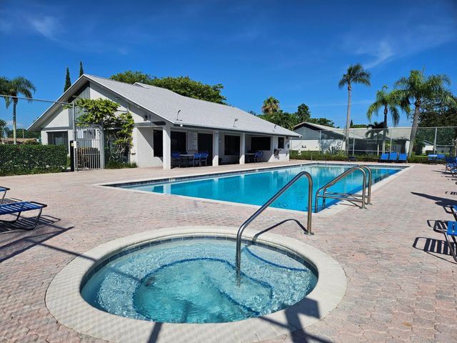 1104 SUMMIT TRAIL Circle D, West Palm Beach, FL 33415