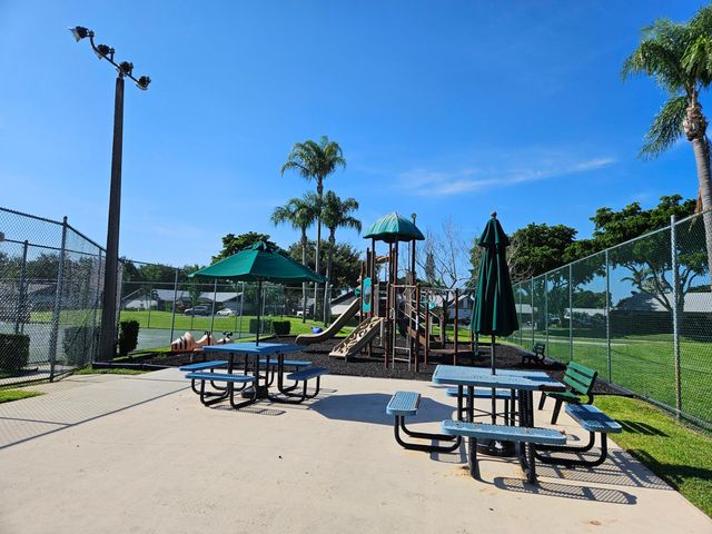 1104 SUMMIT TRAIL Circle D, West Palm Beach, FL 33415