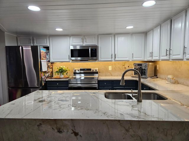 1104 SUMMIT TRAIL Circle D, West Palm Beach, FL 33415