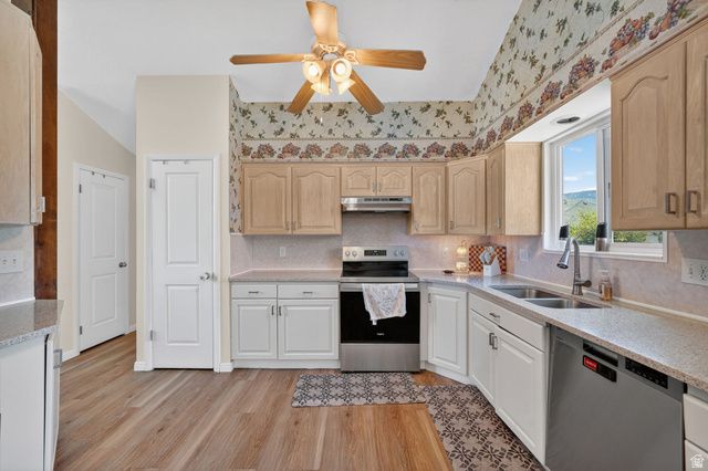 323 TOBE DR, Centerville, UT 84014