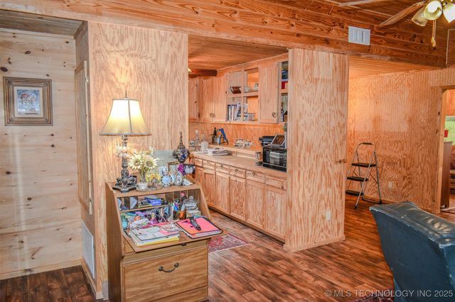 919 N 4210 Road, Hugo, OK 74743