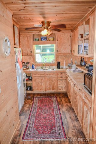 919 N 4210 Road, Hugo, OK 74743