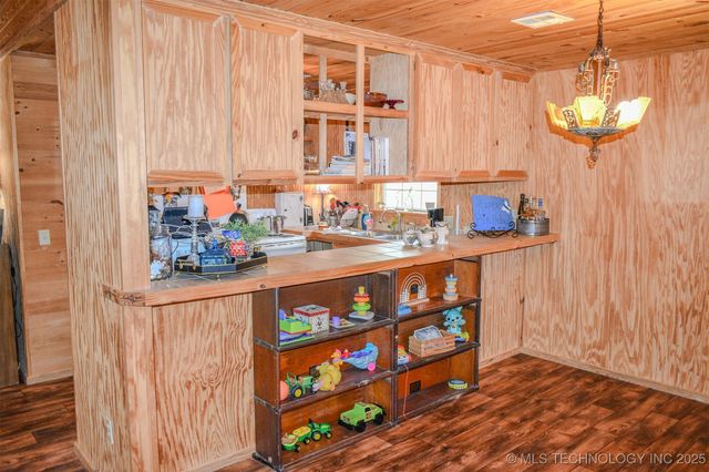 919 N 4210 Road, Hugo, OK 74743