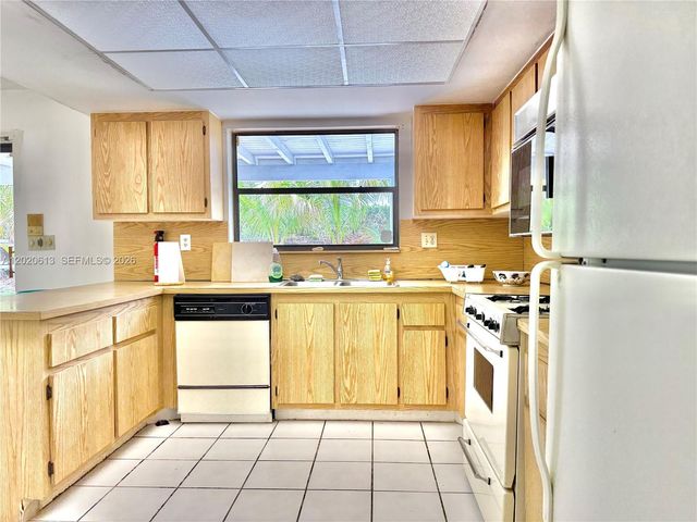 11541 SW 97th St, Miami, FL 33176