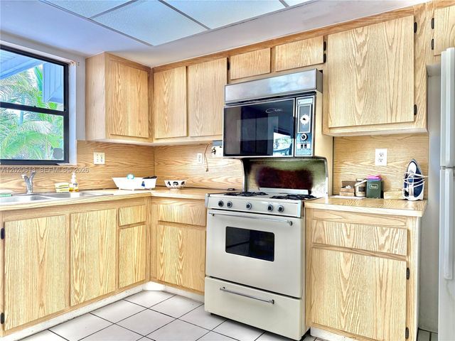 11541 SW 97th St, Miami, FL 33176