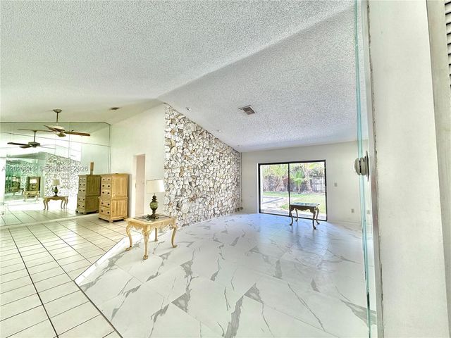 11541 SW 97th St, Miami, FL 33176