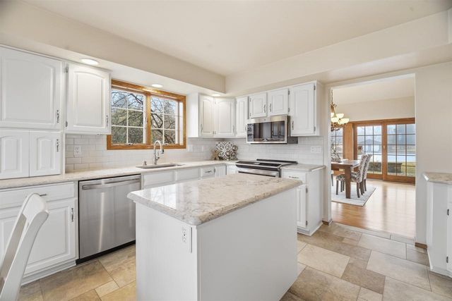 160 CAPTAINS COURT, Winneconne, WI 54986