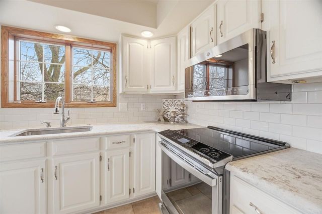 160 CAPTAINS COURT, Winneconne, WI 54986