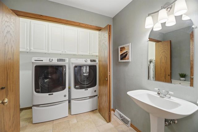 160 CAPTAINS COURT, Winneconne, WI 54986