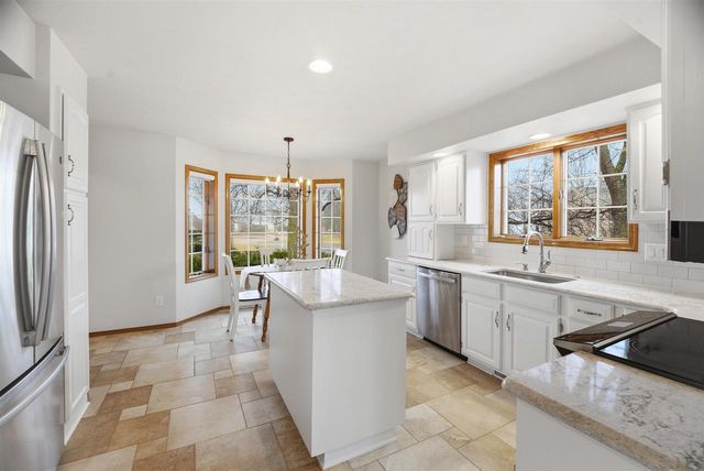 160 CAPTAINS COURT, Winneconne, WI 54986