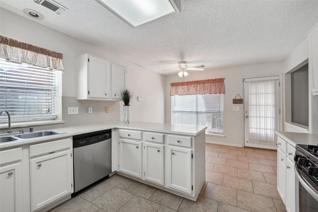 4004 S Dogwood Drive, Pearland, TX 77584