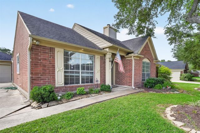 4004 S Dogwood Drive, Pearland, TX 77584