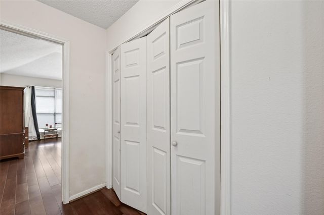 4004 S Dogwood Drive, Pearland, TX 77584
