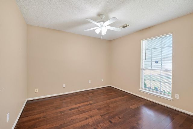 4004 S Dogwood Drive, Pearland, TX 77584