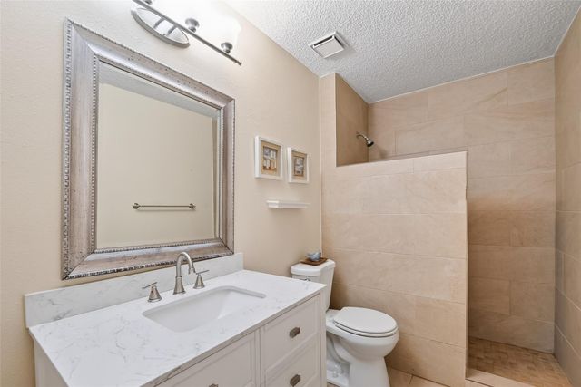 4004 S Dogwood Drive, Pearland, TX 77584
