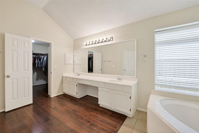 4004 S Dogwood Drive, Pearland, TX 77584