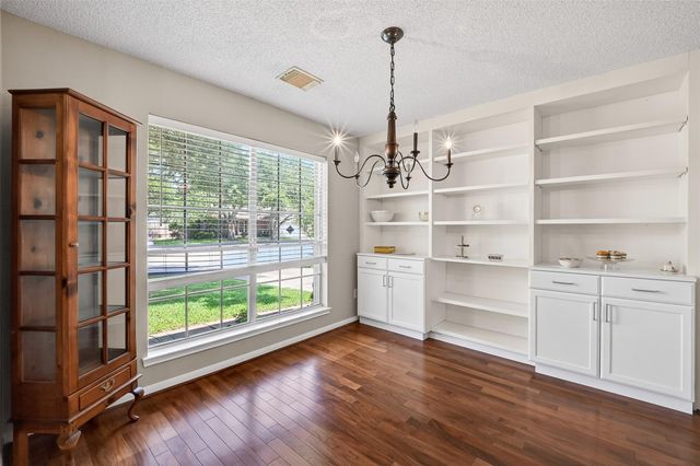 4004 S Dogwood Drive, Pearland, TX 77584