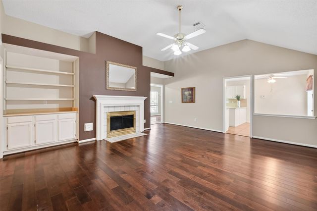 4004 S Dogwood Drive, Pearland, TX 77584