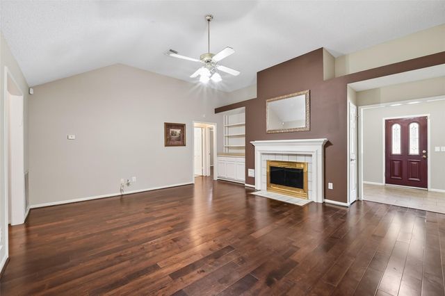 4004 S Dogwood Drive, Pearland, TX 77584