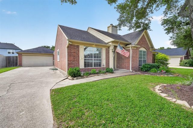 4004 S Dogwood Drive, Pearland, TX 77584