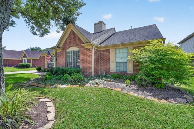 4004 S Dogwood Drive, Pearland, TX 77584