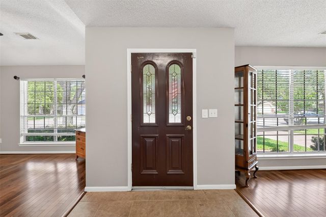 4004 S Dogwood Drive, Pearland, TX 77584