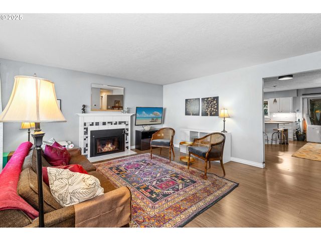 16230 Ne HOYT St, Portland, OR 97230