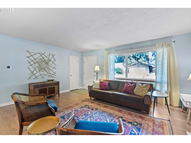 16230 Ne HOYT St, Portland, OR 97230