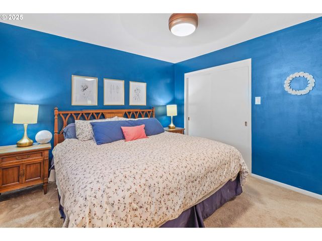 16230 Ne HOYT St, Portland, OR 97230