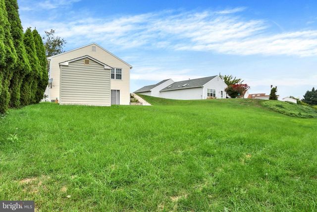 6295 S HIGHLANDS CIR, Harrisburg, PA 17111