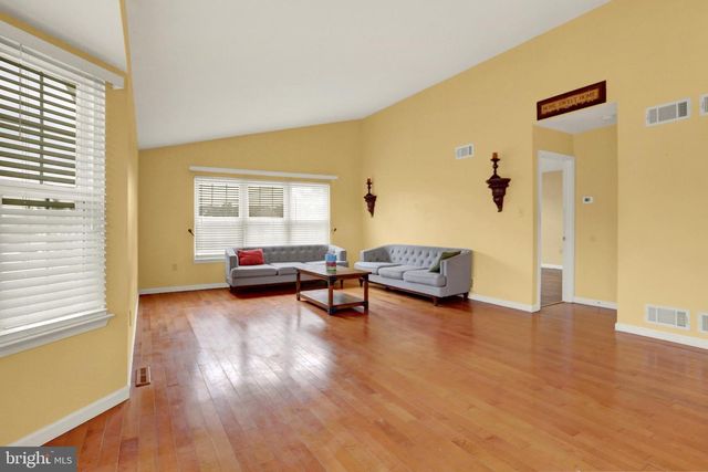 6295 S HIGHLANDS CIR, Harrisburg, PA 17111
