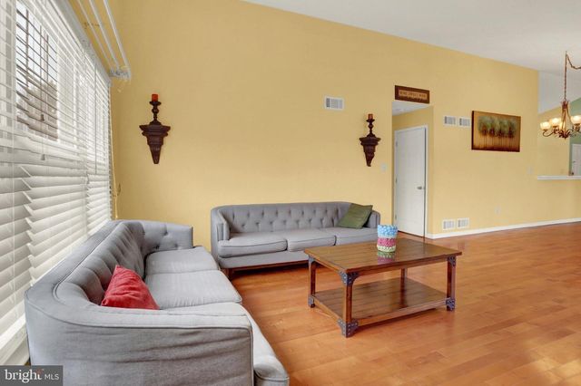 6295 S HIGHLANDS CIR, Harrisburg, PA 17111