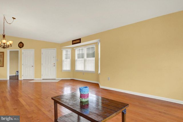 6295 S HIGHLANDS CIR, Harrisburg, PA 17111