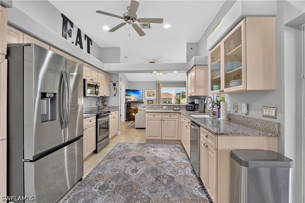 Image 15 of property listing at 4139 NE 9th AVE, Cape Coral, FL 33909