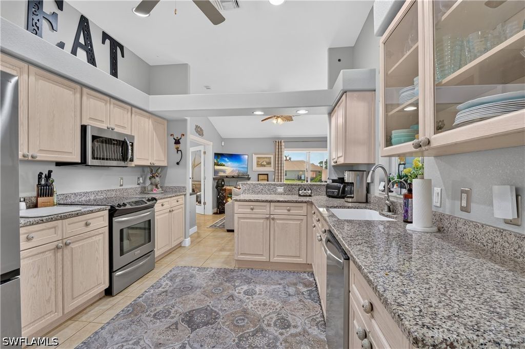 Image 16 of property listing at 4139 NE 9th AVE, Cape Coral, FL 33909