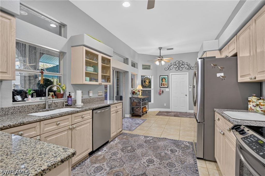 Image 18 of property listing at 4139 NE 9th AVE, Cape Coral, FL 33909