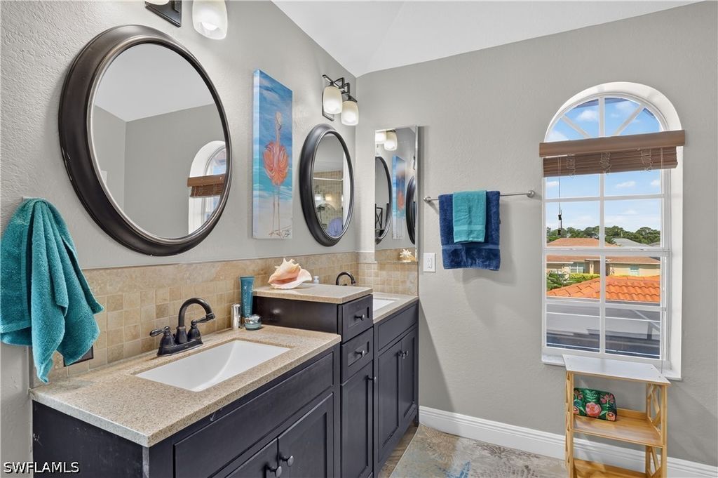 Image 27 of property listing at 4139 NE 9th AVE, Cape Coral, FL 33909