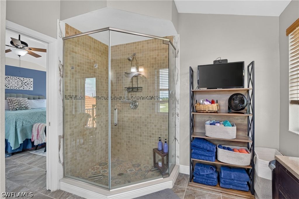 Image 28 of property listing at 4139 NE 9th AVE, Cape Coral, FL 33909