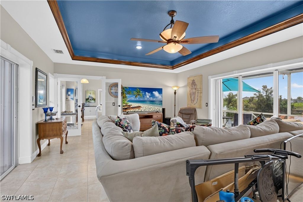 Image 5 of property listing at 4139 NE 9th AVE, Cape Coral, FL 33909