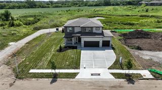 1005 SW Bluebird Lane, Oak Grove, MO 64075