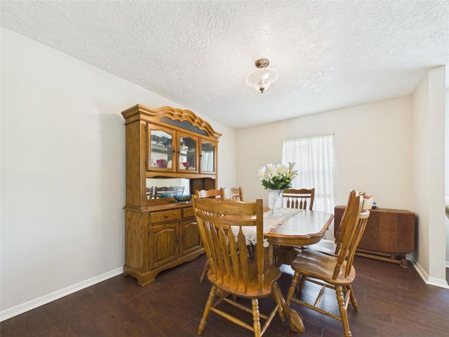 416 Meadowpoint Drive, League City, TX 77573