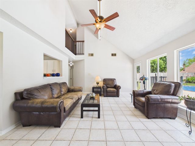 416 Meadowpoint Drive, League City, TX 77573