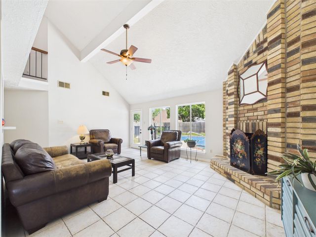 416 Meadowpoint Drive, League City, TX 77573